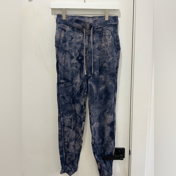 Lululemon Rulu Tie Dye Jogger size 4, like new - Picture 3 of 5